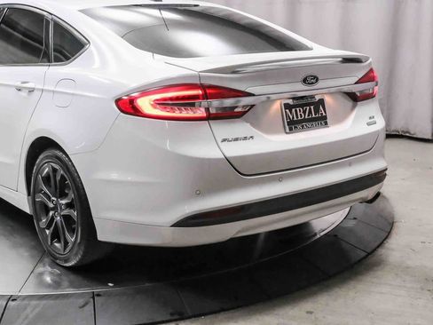 Used 2018 Ford Fusion SE w/ Equipment Group 201A image 8