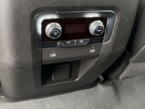 Used 2023 GMC Yukon SLT image 24