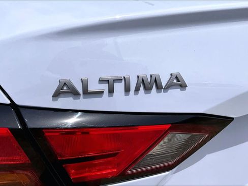 Used 2024 Nissan Altima 2.5 SR w/ SR Premium Package FWD image 31