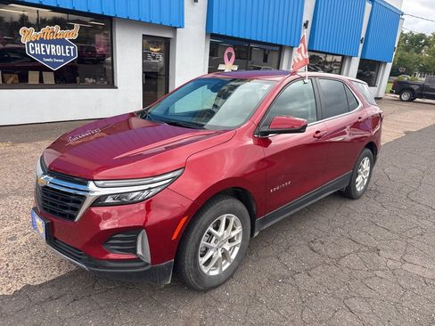 Used 2024 Chevrolet Equinox LT image 2