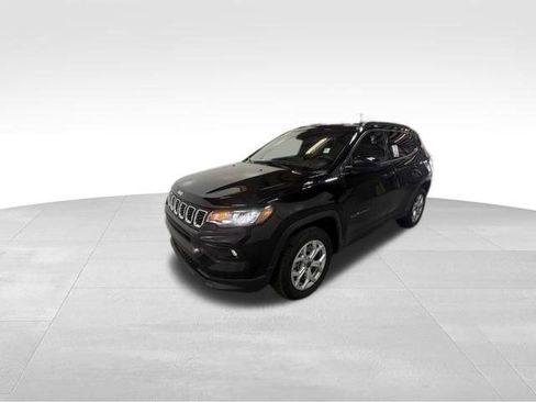 Certified 2025 Jeep Compass Latitude AWD/4WD image 3