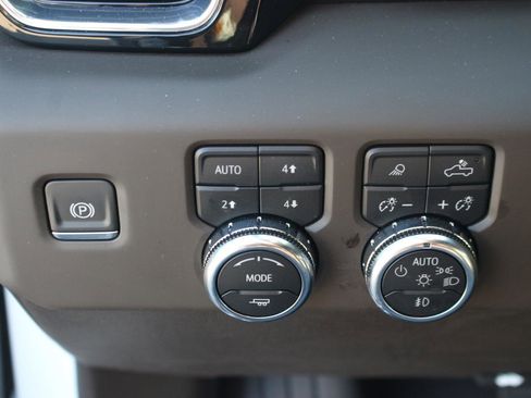 Used 2025 GMC Sierra 1500 Denali w/ Technology Package AWD/4WD image 32