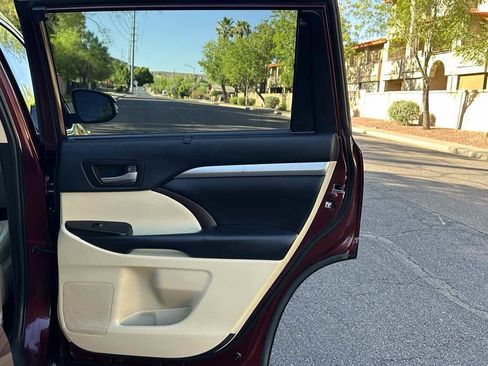 Used 2019 Toyota Highlander XLE image 41