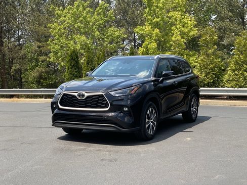 Used 2022 Toyota Highlander XLE FWD image 14