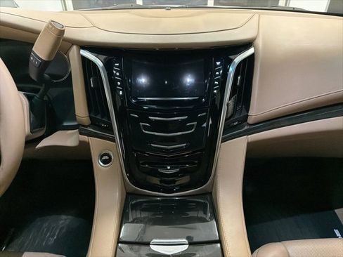 Used 2019 Cadillac Escalade ESV Platinum image 32
