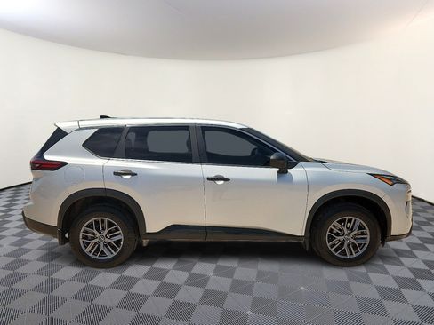 Used 2025 Nissan Rogue S FWD image 5