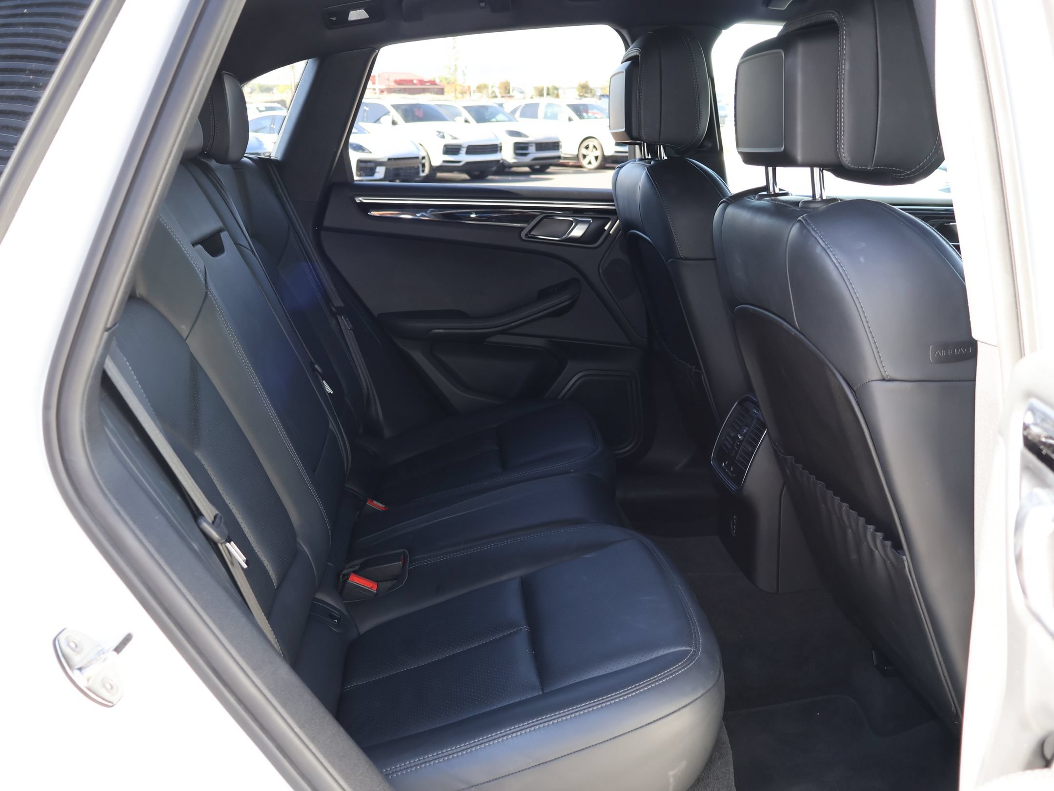 Used 2023 Porsche Macan AWD/4WD image 29
