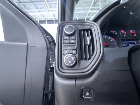 Used 2025 Chevrolet Silverado 1500 Custom image 16