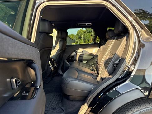 Used 2026 Land Rover Range Rover Sport SE AWD/4WD image 16