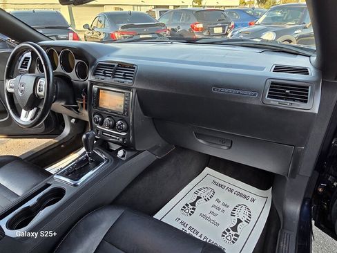 Used 2011 Dodge Challenger SE image 9