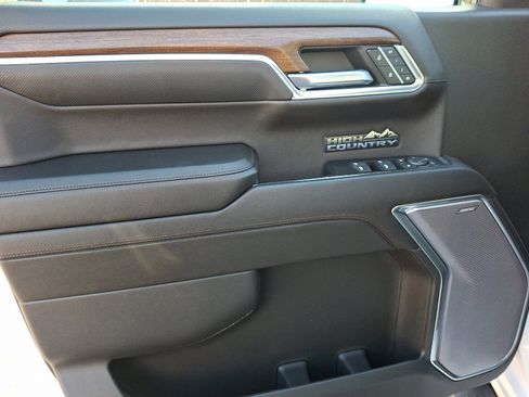 Used 2023 Chevrolet Silverado 1500 High Country w/ High Country Premium Package image 12