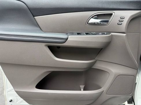 Used 2014 Honda Odyssey Touring Elite image 10
