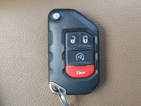 Used 2022 Jeep Wrangler Unlimited Sahara AWD/4WD image 34