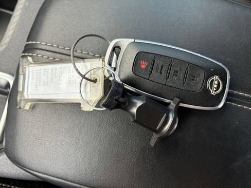 Used 2025 Nissan Sentra SV FWD image 17