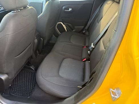 Used 2017 Jeep Renegade Latitude image 14