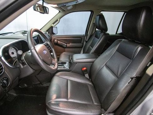 Used 2009 Ford Explorer Sport Trac Adrenalin image 18