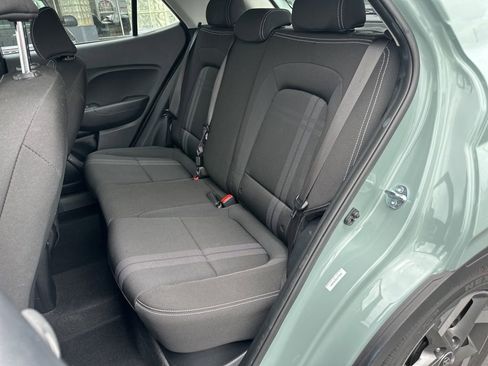 Used 2025 Hyundai Venue SEL FWD image 5
