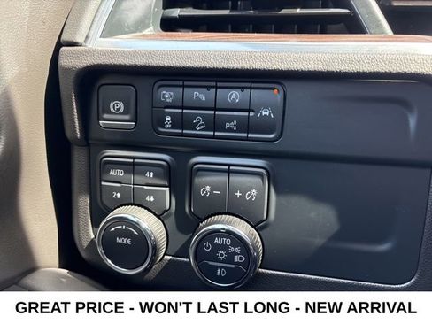Used 2025 Chevrolet Suburban Z71 image 7