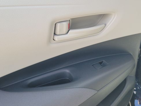 Used 2025 Toyota Corolla LE FWD image 26