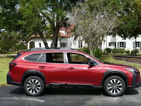 Used 2025 Subaru Outback Limited image 33