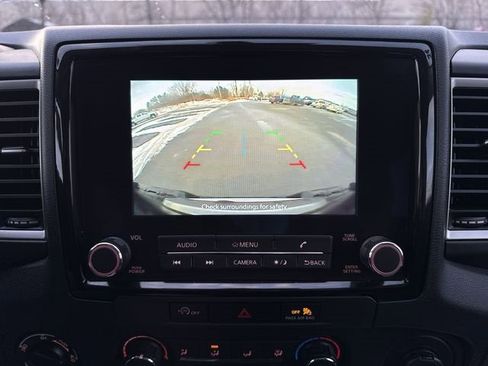 Used 2024 Nissan Frontier SV image 14