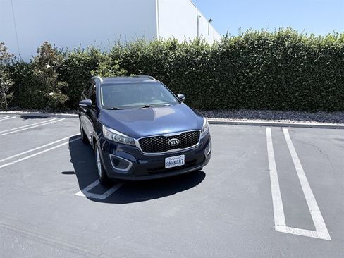 Used 2016 Kia Sorento LX w/ LX Convenience Package FWD image 3