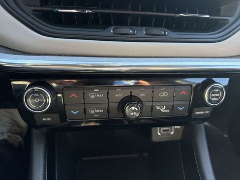 Used 2024 Jeep Compass Limited image 19