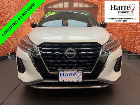 Used 2024 Nissan Kicks SR image 2