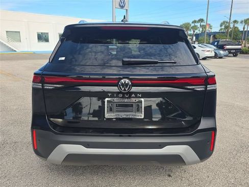 Used 2025 Volkswagen Tiguan S w/ 18" Wheel Package FWD image 4