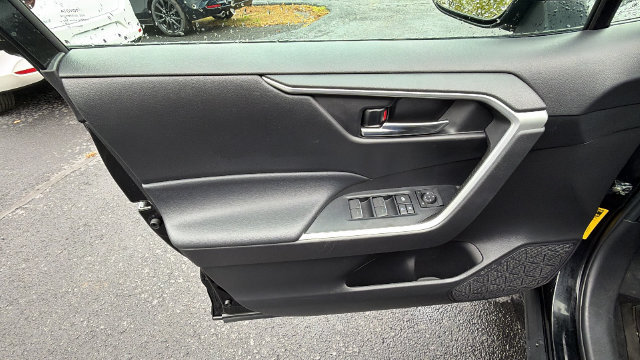 Used 2022 Toyota RAV4 XLE Premium FWD image 15