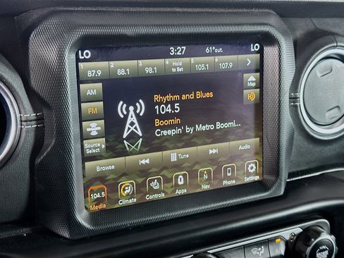 Used 2022 Jeep Wrangler Sahara w/ Cold Weather Group image 21