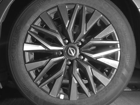 Used 2025 Nissan Altima 2.5 SV FWD image 14