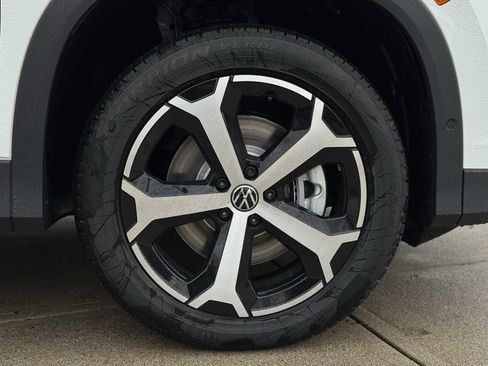 New 2026 Volkswagen Tiguan SE image 7