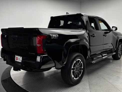 Used 2025 Toyota Tacoma TRD Sport AWD/4WD image 40