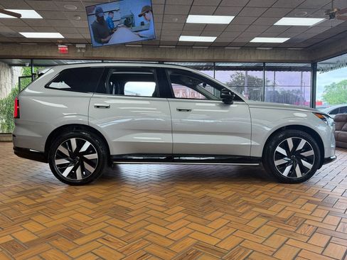 Used 2025 Volvo EX90 Ultra AWD/4WD image 9