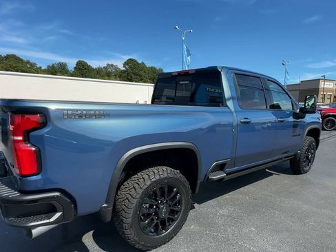 Used 2025 Chevrolet Silverado 2500 LTZ w/ LTZ Plus Package AWD/4WD image 8