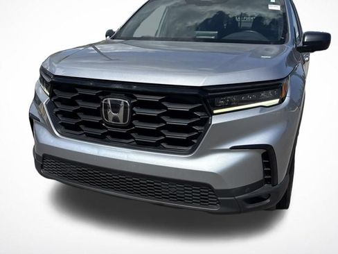 Used 2025 Honda Pilot Sport image 2