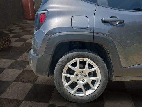 Used 2021 Jeep Renegade Latitude FWD image 8