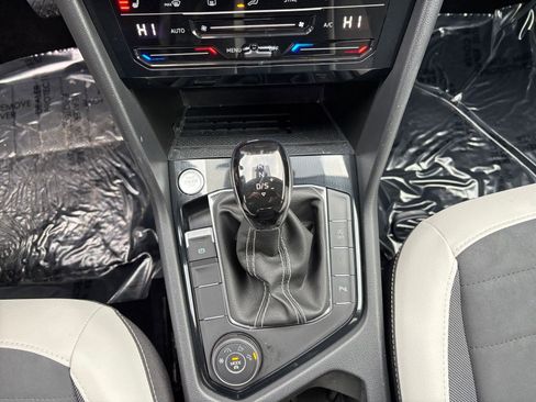 Used 2025 Volkswagen Taos SE image 41