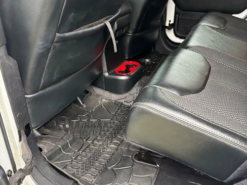 Used 2016 Jeep Wrangler Unlimited Sahara image 41