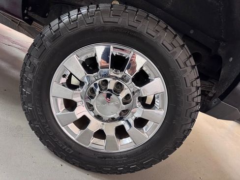 Used 2015 Chevrolet Silverado 2500 LTZ w/ LTZ Plus Package image 10