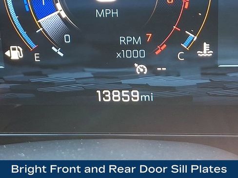 Used 2025 Chevrolet Suburban Premier image 24