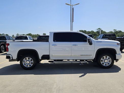 Used 2024 Chevrolet Silverado 2500 High Country w/ Technology Package AWD/4WD image 4