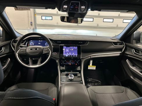 New 2025 Jeep Grand Cherokee Laredo w/ Luxury Tech Group I image 29