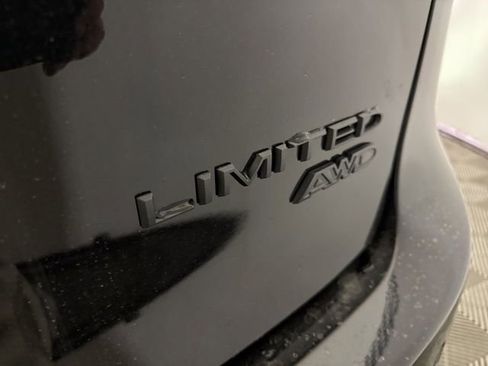 New 2026 Chrysler Pacifica Limited image 9