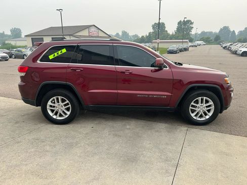 Used 2017 Jeep Grand Cherokee Laredo w/ Quick Order Package 23E AWD/4WD image 4