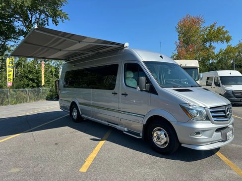 Used 2016 Mercedes-Benz Sprinter 3500 image 2