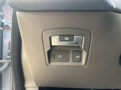 Used 2019 Land Rover Range Rover Velar R-Dynamic SE image 13