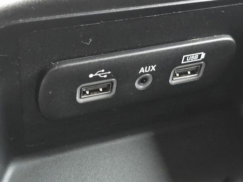 Used 2024 RAM 1500 Classic SLT image 9