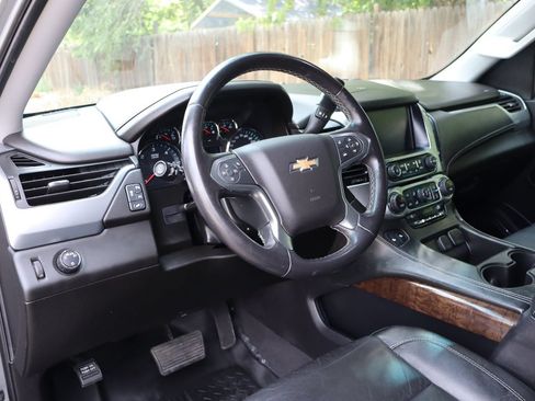 Used 2019 Chevrolet Suburban LT RWD image 15